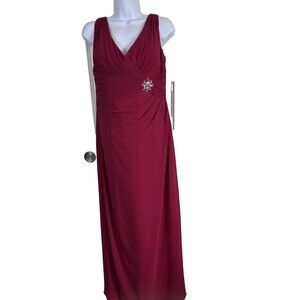 Jordan Pomegranate Formal Gown Size 10 Rhinestone Brooch V Neck Evening Dress